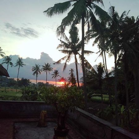 Pondok Diana Yuki Jasri Bagian luar foto
